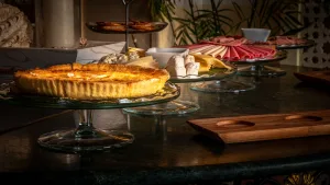 PLAISIR BUFFET — frame 12