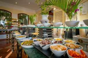 PLAISIR BUFFET — frame 3