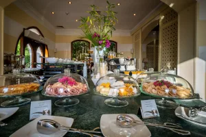 PLAISIR BUFFET — frame 18