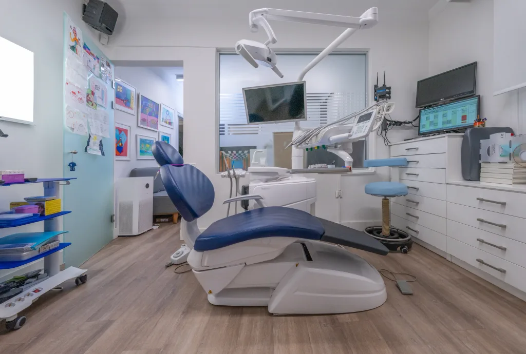 Σύγχρονο οδοντιατρικό μηχάνημα Experteeth Dental Clinic