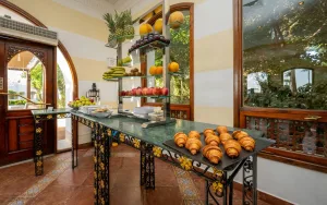 PLAISIR BUFFET — frame 17